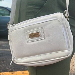BERNARDI Elegant White Crossbody Bag – Stylish and Versatile